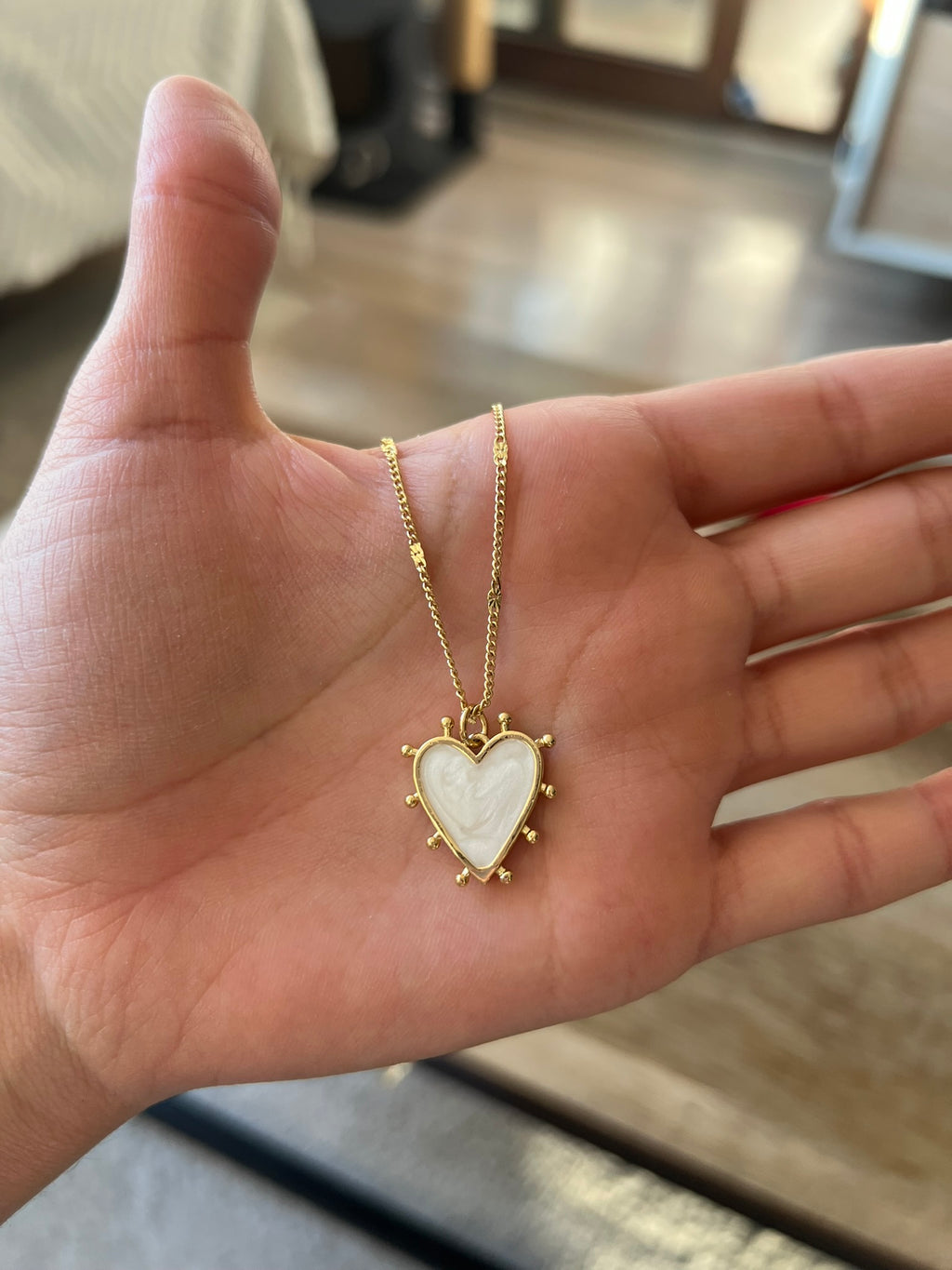 Collar White Heart Gold