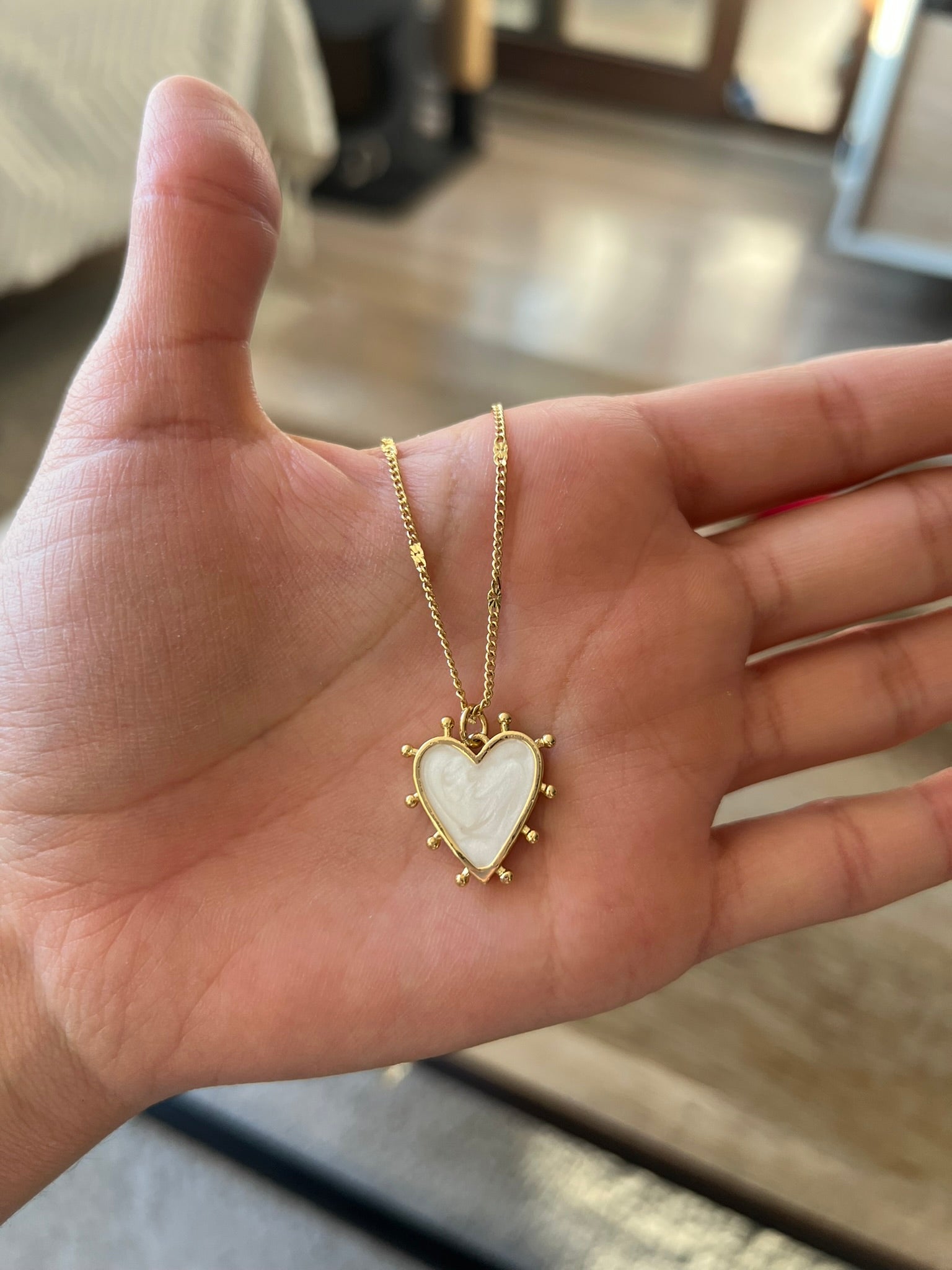 Collar White Heart Gold
