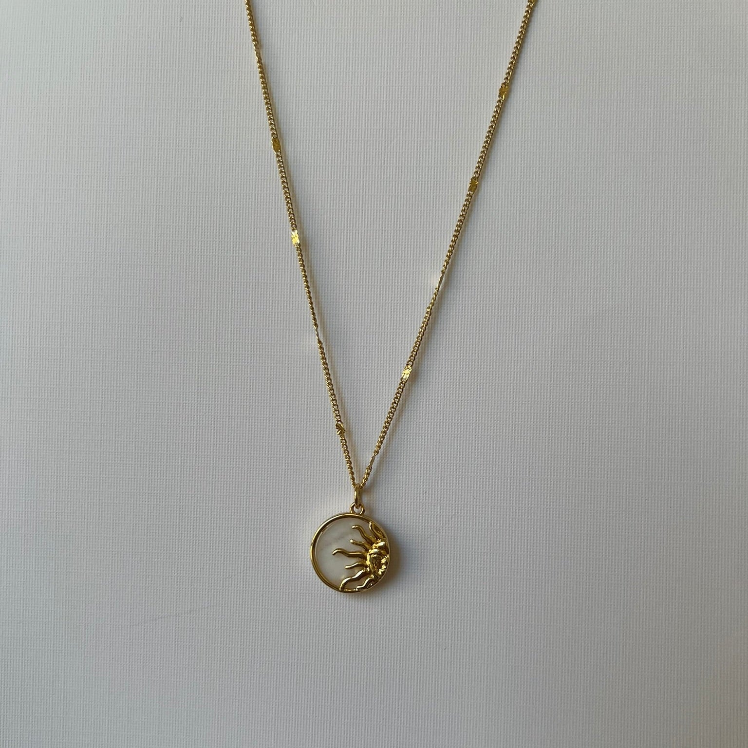 Collar Golden Sun Glow