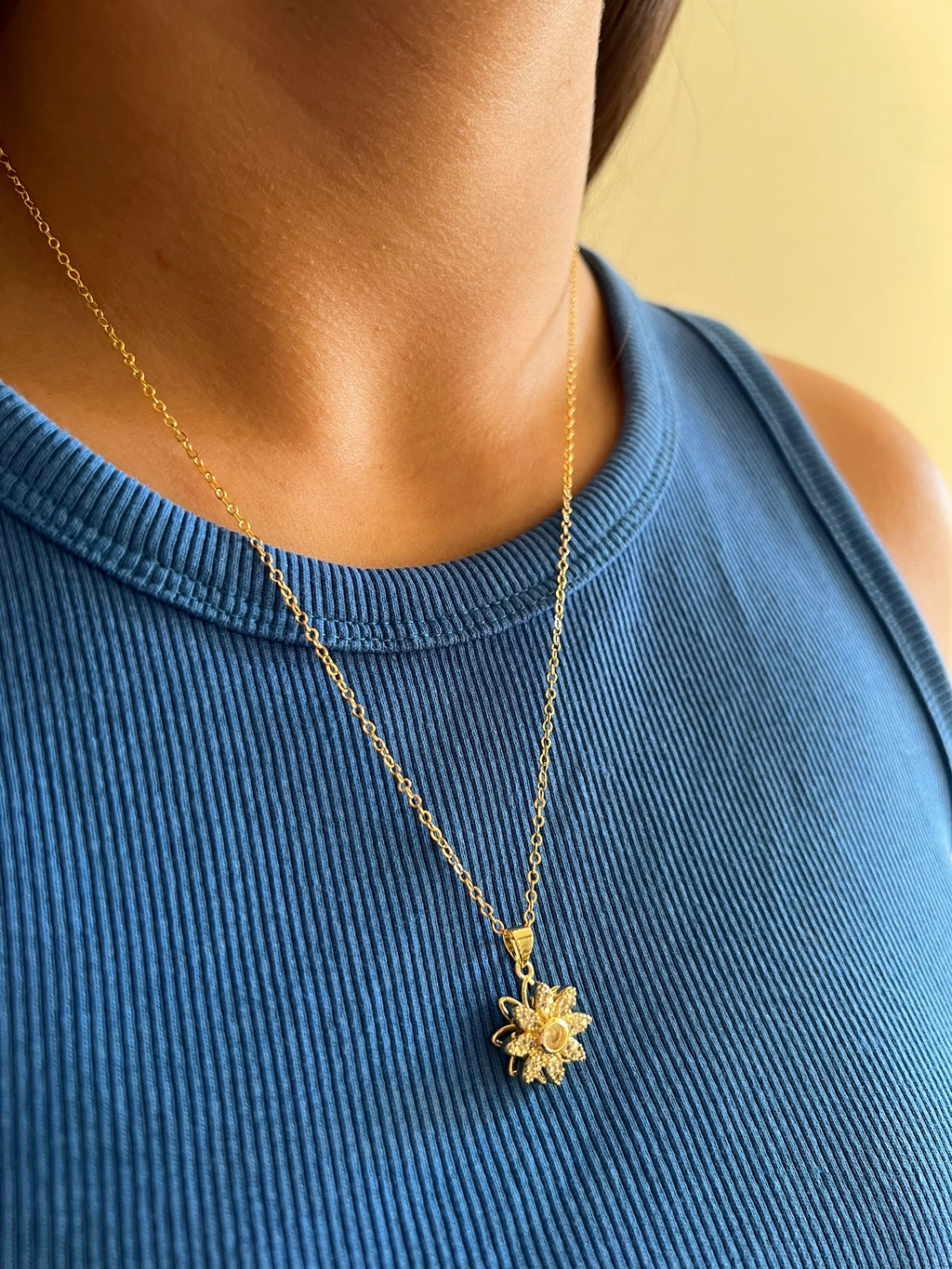 Collar Girasol Giratorio