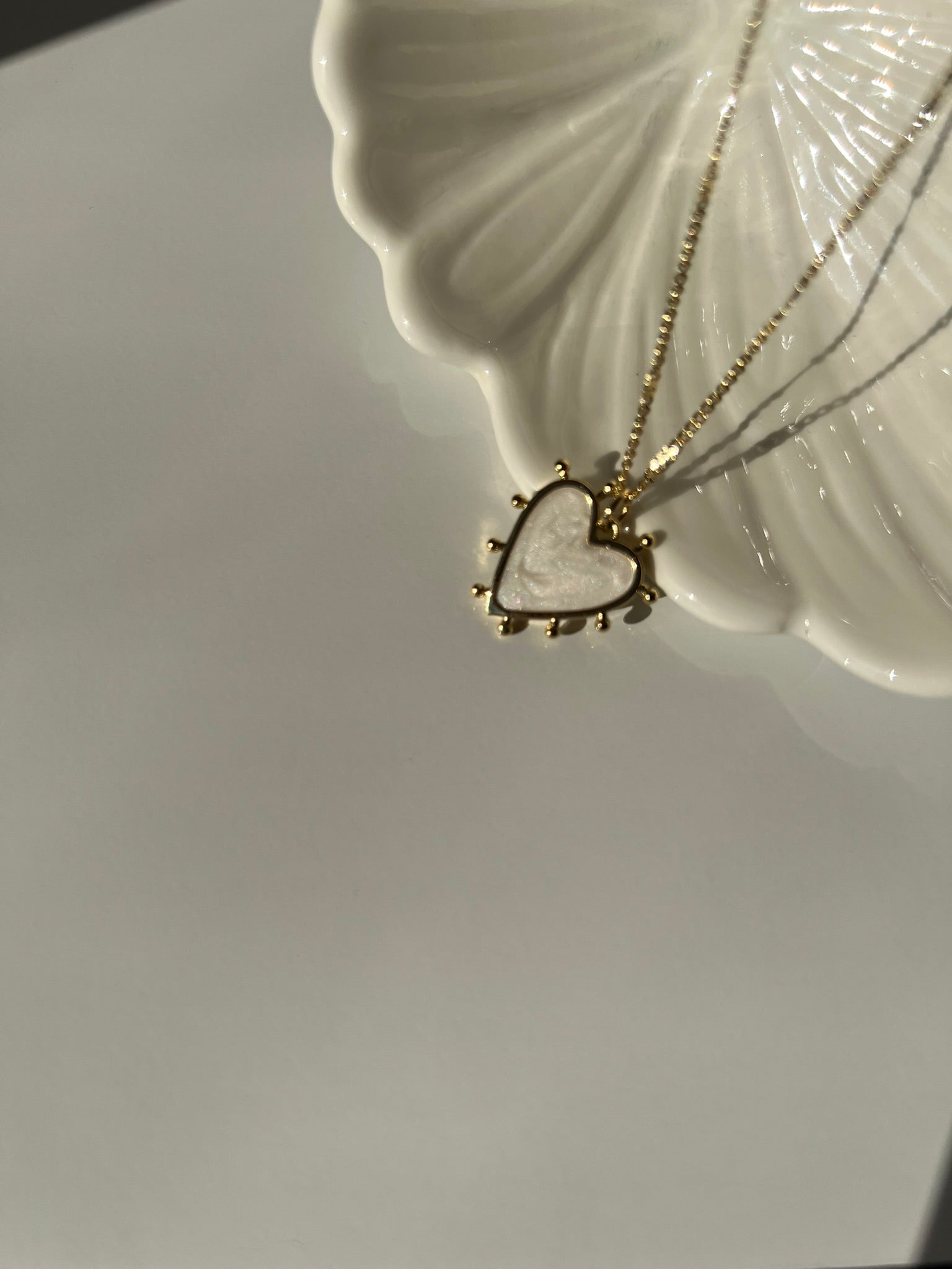 Collar White Heart Gold