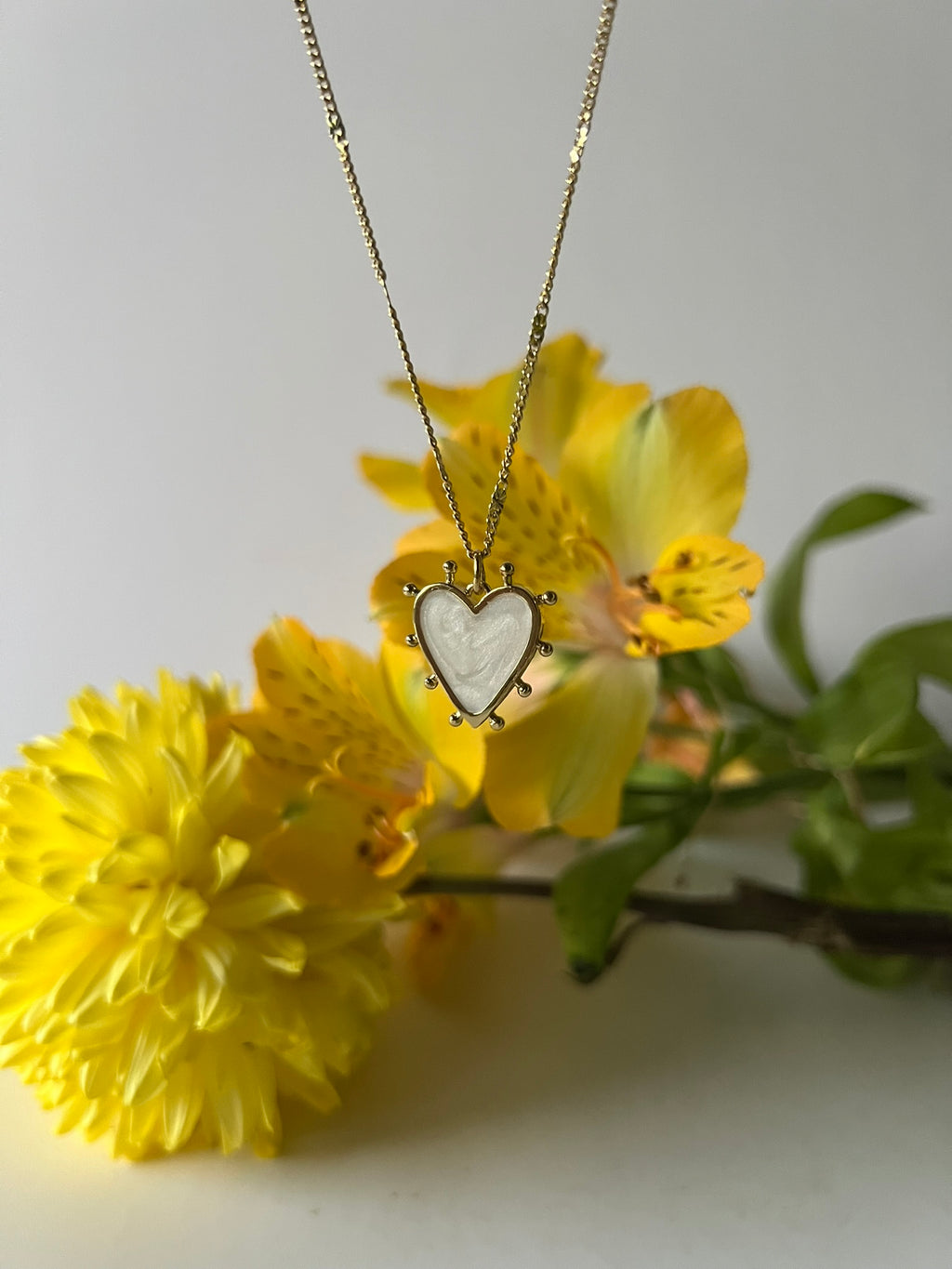 Collar White Heart Gold