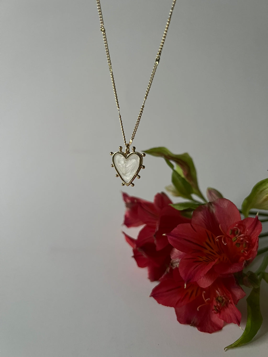 Collar White Heart Gold