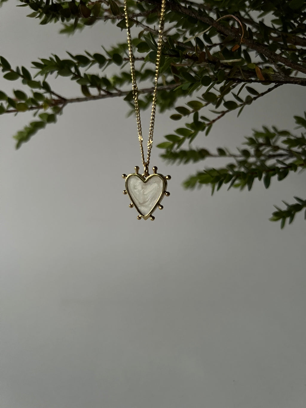 Collar White Heart Gold